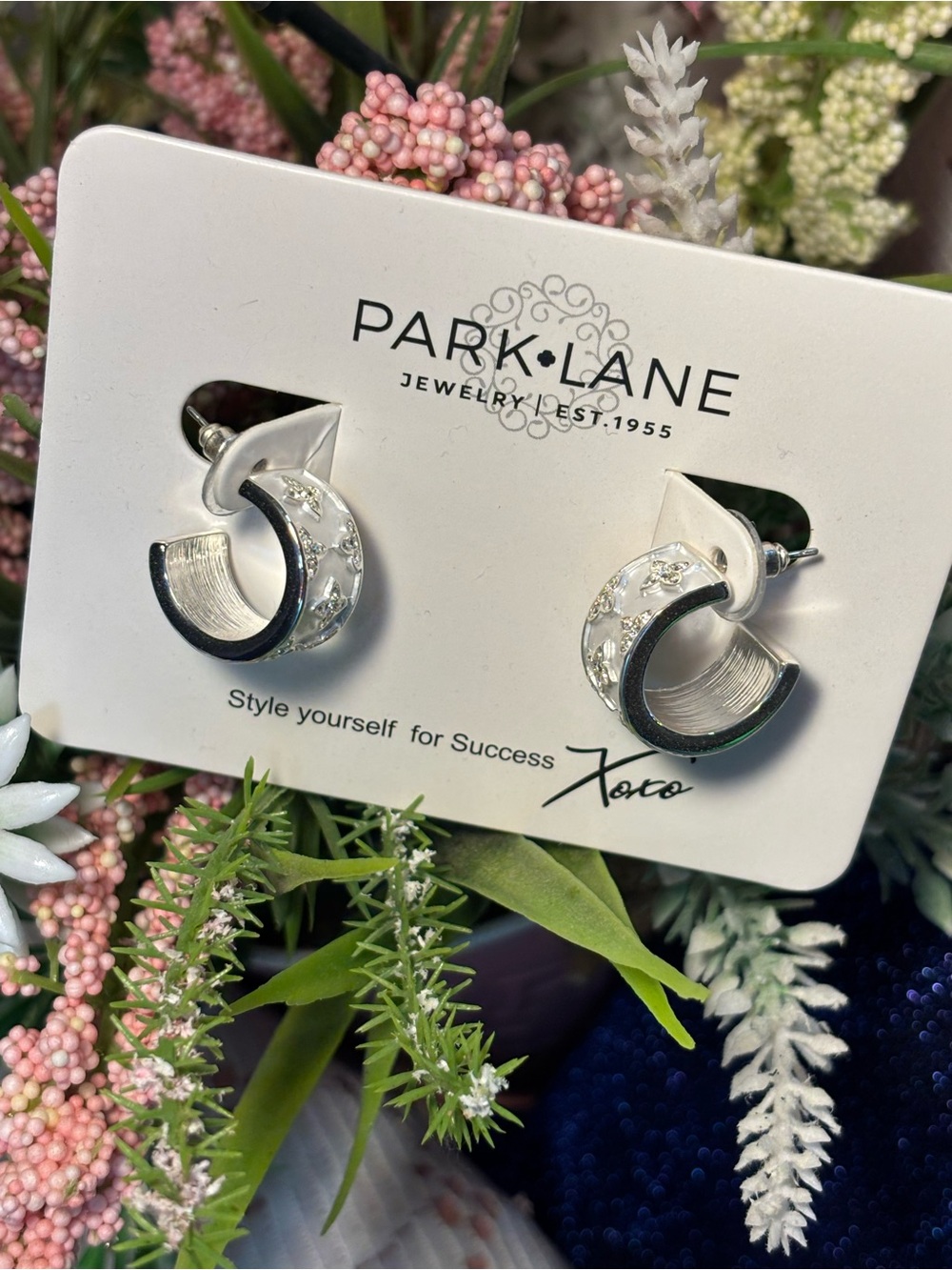 Cashmere Matte White Silver Delicate Quatrefoil Motifs Hoop Earrings 5/8” Floral - Picture 13 of 14